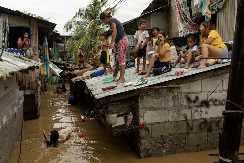 Khung cảnh tan hoang tại Philippines, nơi siêu bão Noru càn quét qua