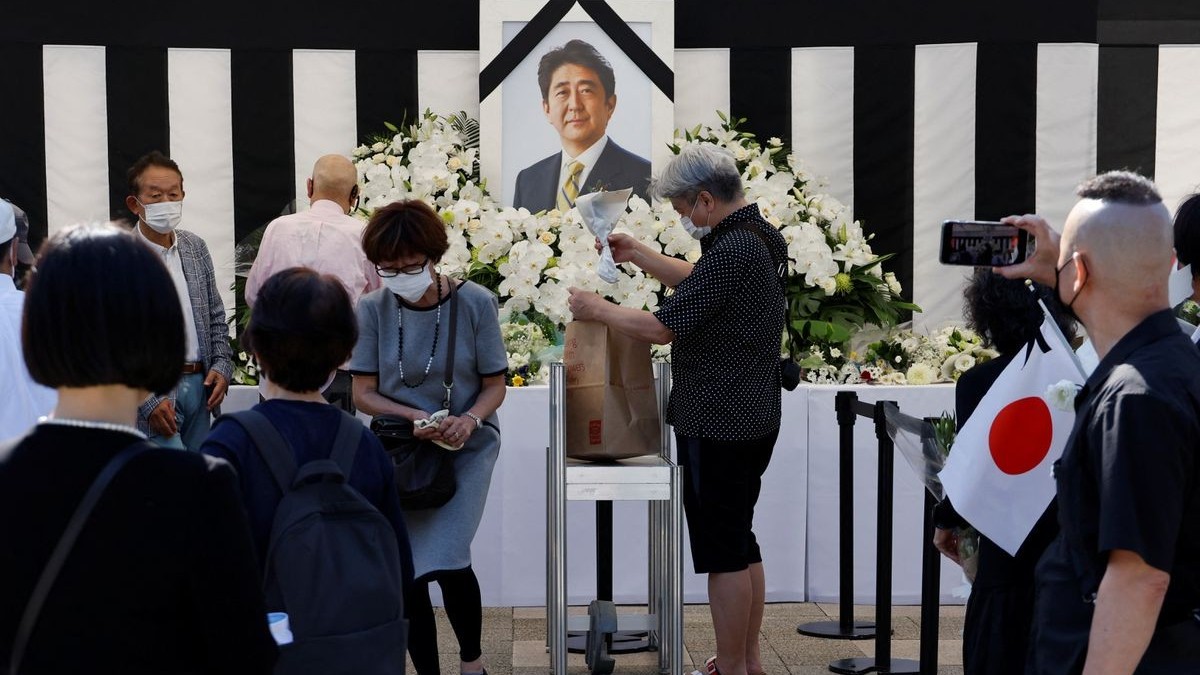 Hàng nghìn người dân Nhật Bản xếp hàng tưởng nhớ cố Thủ tướng Abe Shinzo