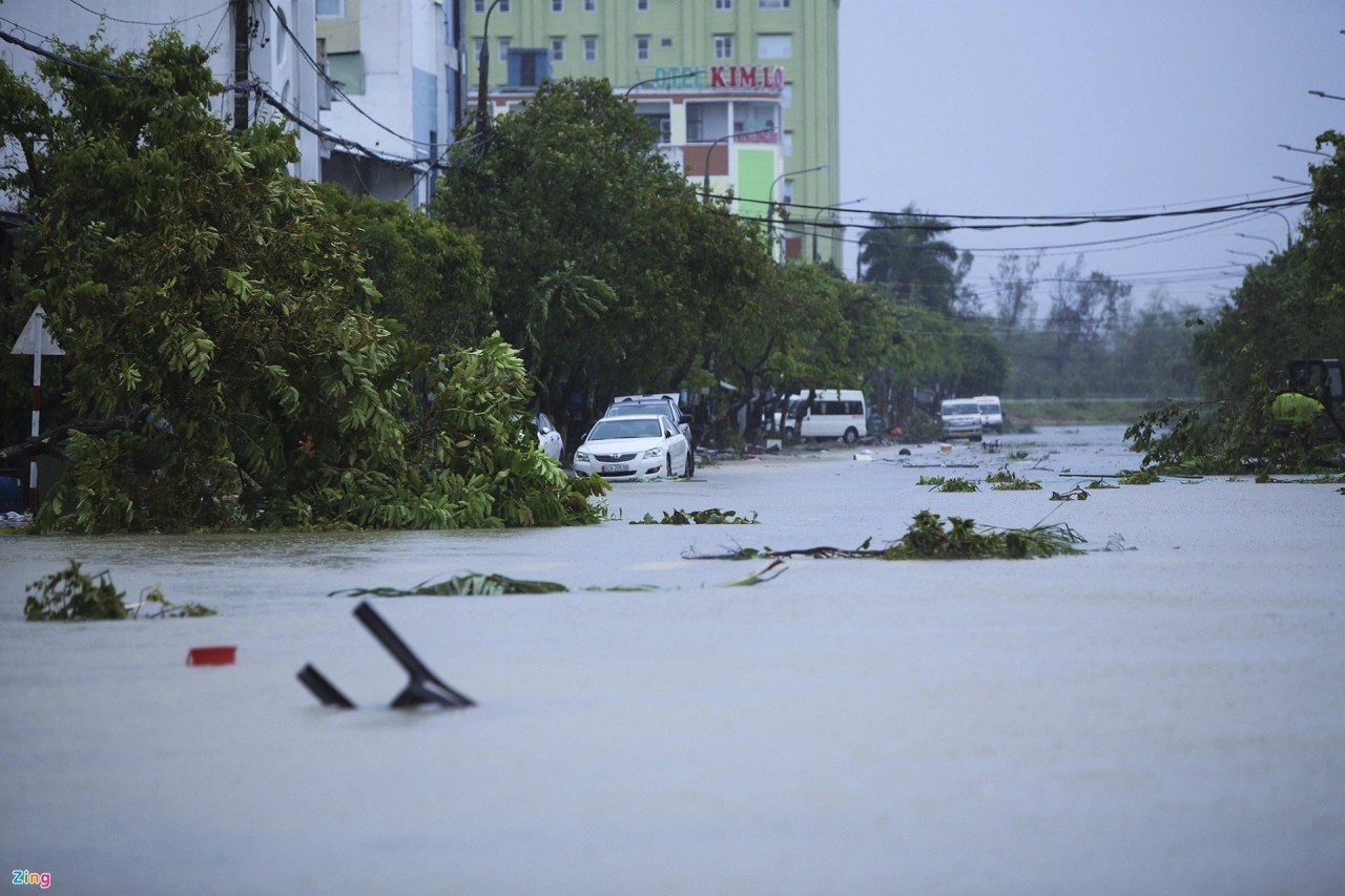 Sức tàn phá 'khủng khiếp' khi bão Noru càn quét miền Trung