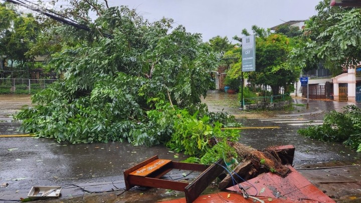 Sức tàn phá 'khủng khiếp' khi bão Noru càn quét miền Trung