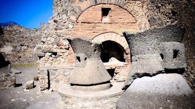 Nữ du khách gửi trả cổ vật đánh cắp ở di tích thành Pompeii sau 15 năm liên tục gặp 'vận xui'