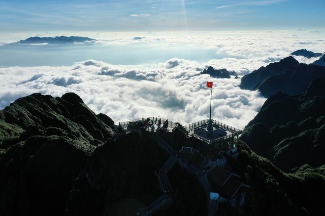 Du lịch Sapa, săn 'biển' mây bồng bềnh đẹp như tiên cảnh trên đỉnh Fansipan
