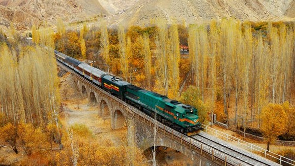 Di sản thế giới UNESCO: Cảnh sắc thơ mộng 'độc nhất vô nhị' của tuyến đường sắt xuyên Iran