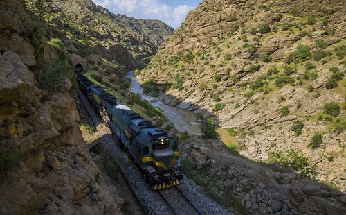 Di sản thế giới UNESCO: Cảnh sắc thơ mộng 'độc nhất vô nhị' của tuyến đường sắt xuyên Iran