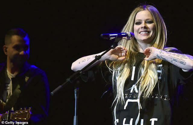 17 years after becoming famous, Avril Lavigne still has no family