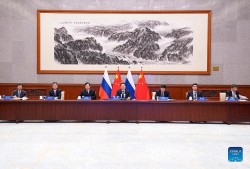 Trung Quốc cam kết tăng cường hợp tác năng lượng với Nga