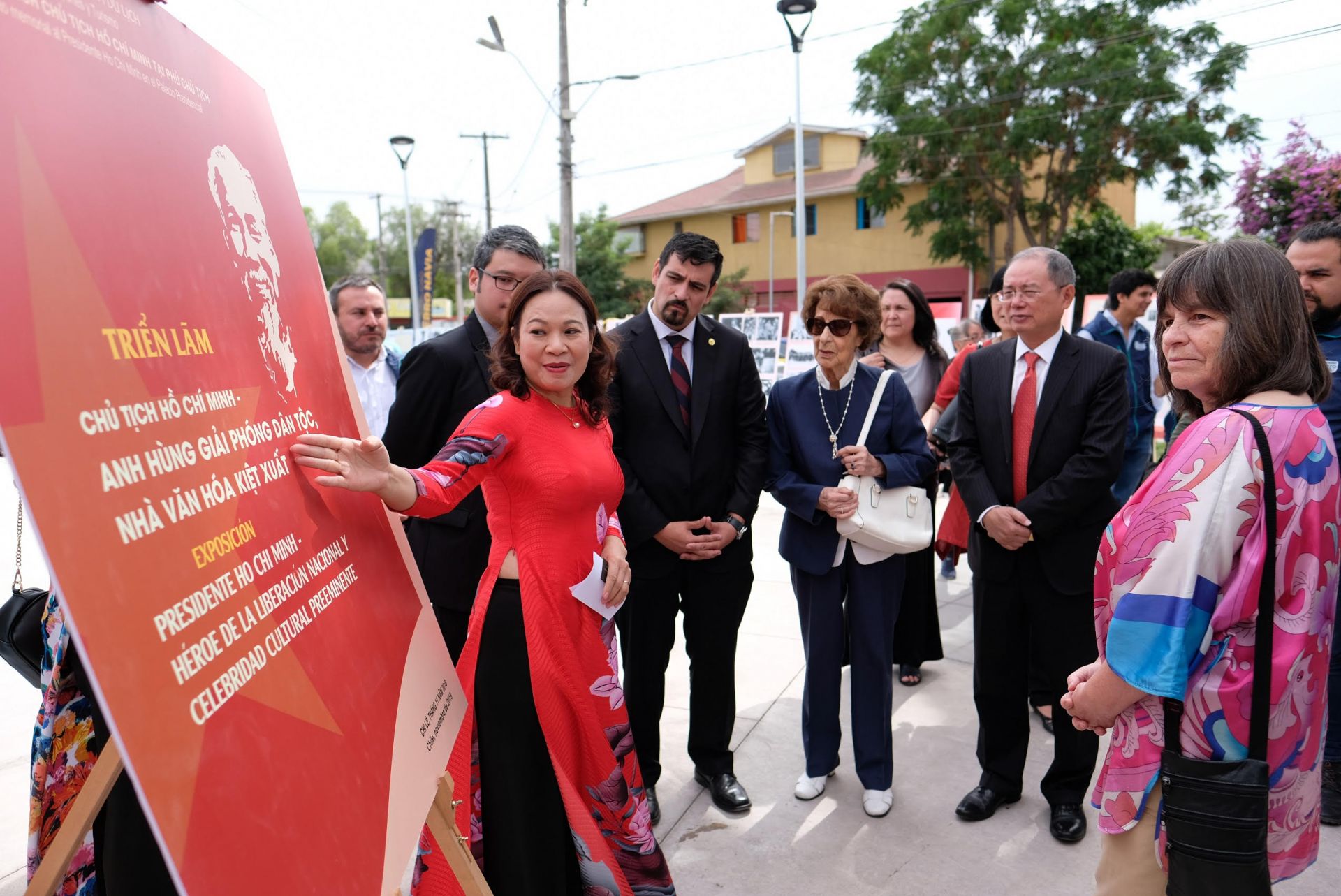 le khanh thanh cong trinh chinh trang lam moi cong vien ho chi minh tai thu do santiago de chile