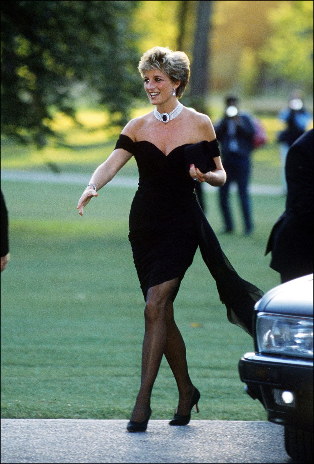 Hoàng gia Anh: Những bộ trang phục 'táo bạo' của Công nương Diana