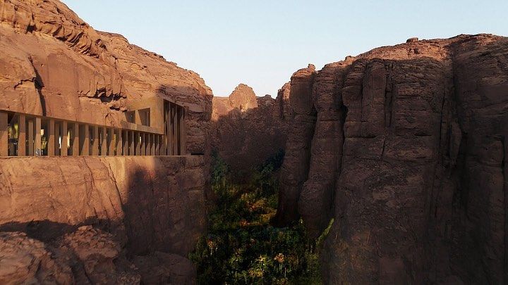 Du lịch Saudi Arabia: Choáng ngợp với khu nghỉ dưỡng nằm trong lòng núi đá sa thạch nghìn năm tuổi
