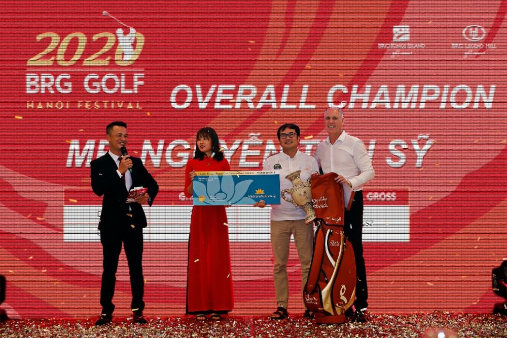 Golfer Nguyen Tien Sy was honored Overall Champion of 2020 BRG Golf Hanoi Festival.