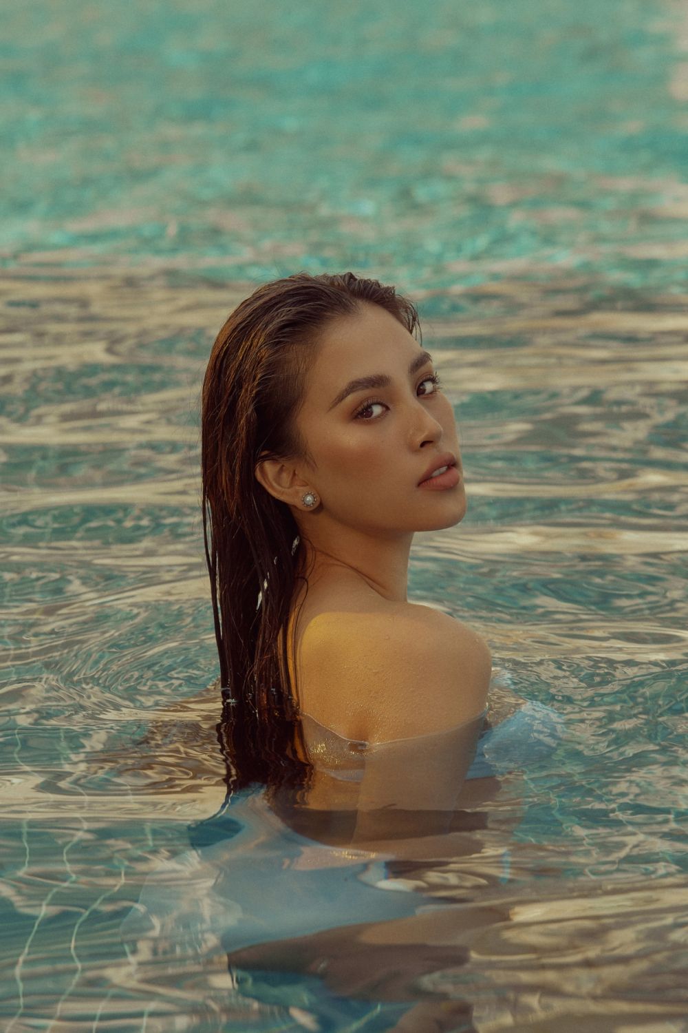 Sau khi hoàn thành 'sứ mệnh', Hoa hậu Tiểu Vy 'lột xác' trong bộ ảnh mới