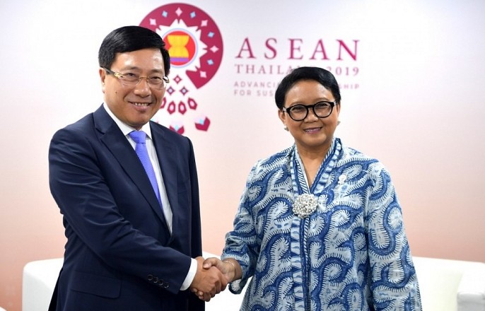 Phó Thủ tướng Phạm Bình Minh gặp Ngoại trưởng Indonesia và đại diện AICHR