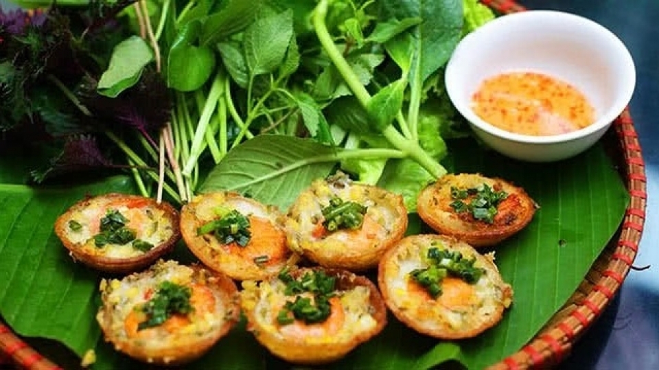 banh khot a tasty crispy pancake in southern vietnam