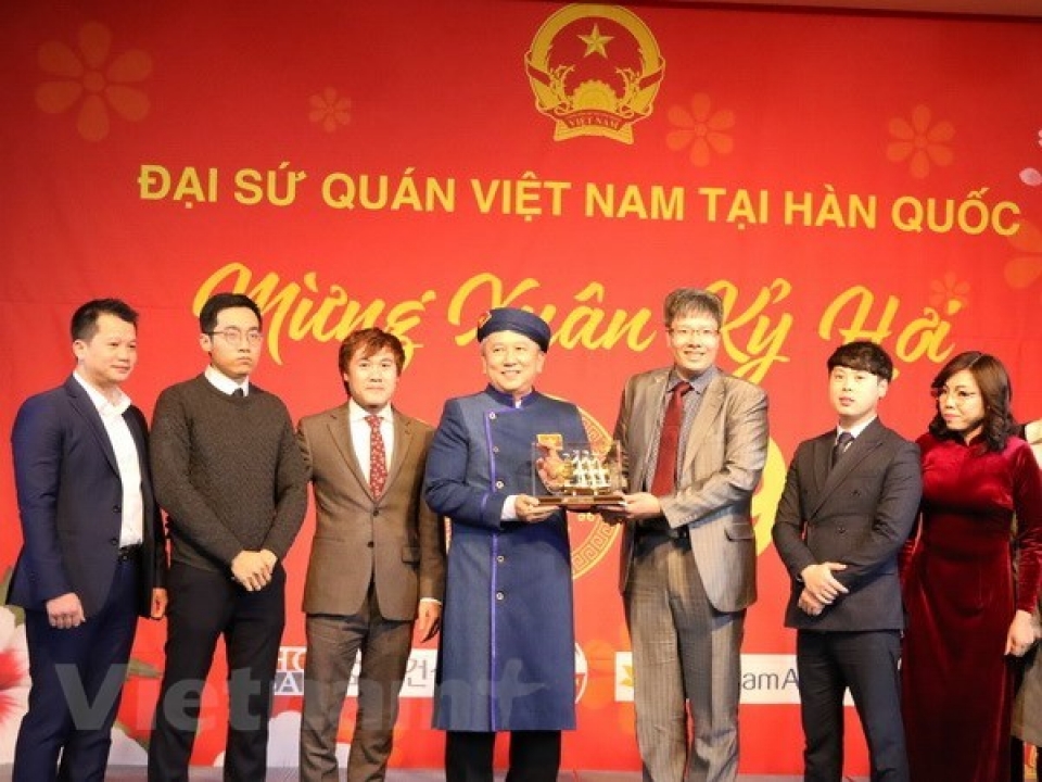 overseas vietnamese in cambodia rok welcome tet