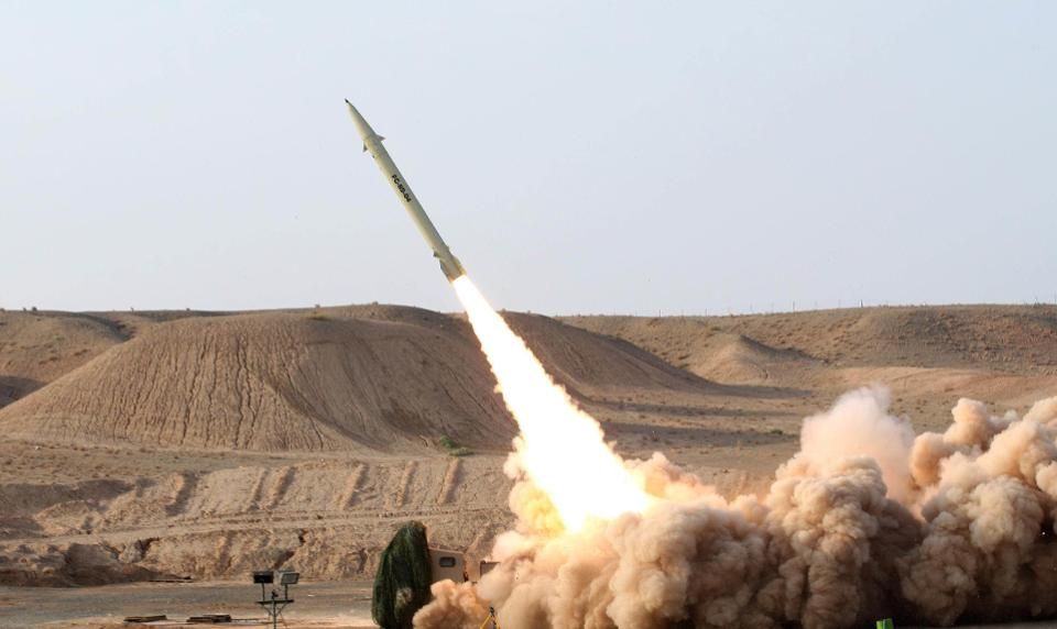 Infographic: Khám phá kho tên lửa đạn đạo 'siêu to khổng lồ' của Iran
