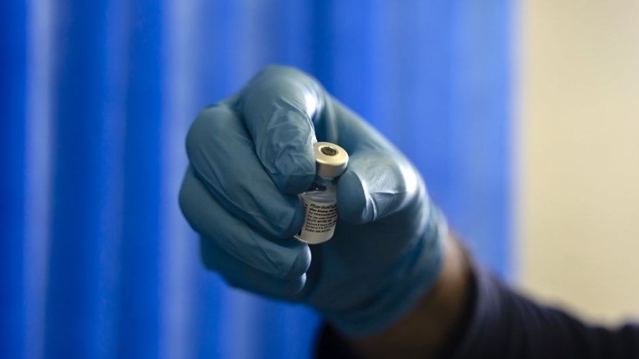 EU đạt thỏa thuận mua thêm 300 triệu liều vaccine Covid-19 từ Pfizer/BioNTech