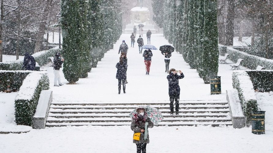Thủ đô Madrid của Tây Ban Nha chìm trong tuyết rơi dày nhất nửa thế kỷ