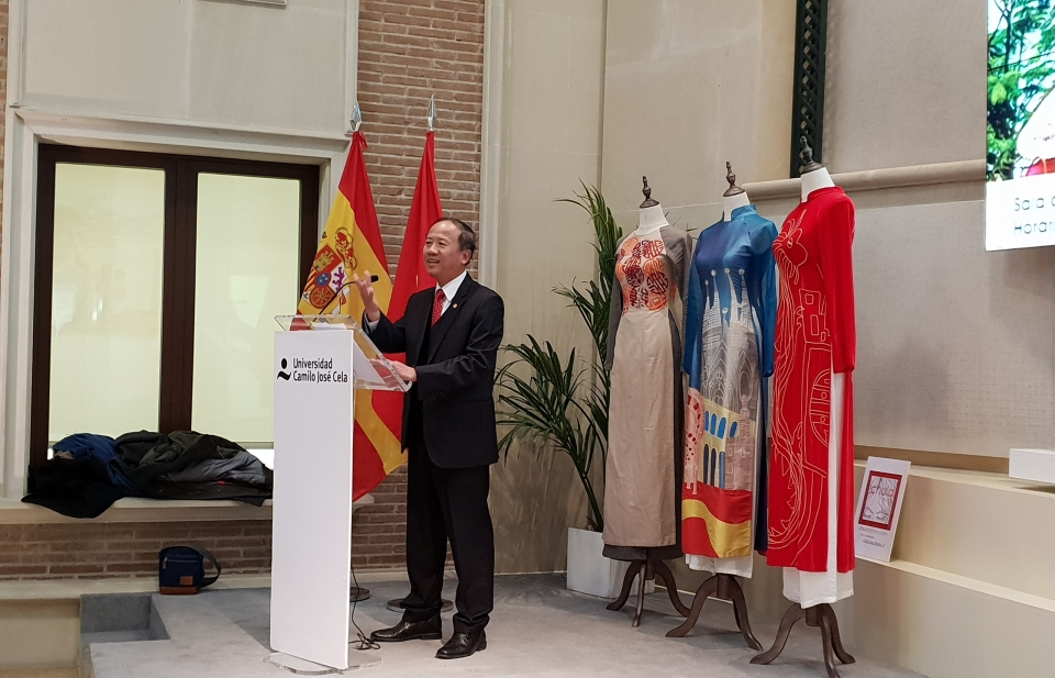 Khai mạc triển lãm "Góc nhìn về Việt Nam" tại Tây Ban Nha