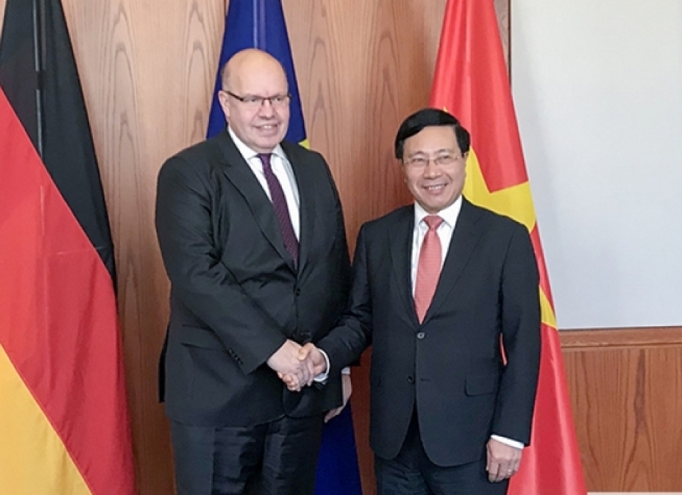 deputy pm fm minh meets with german officials