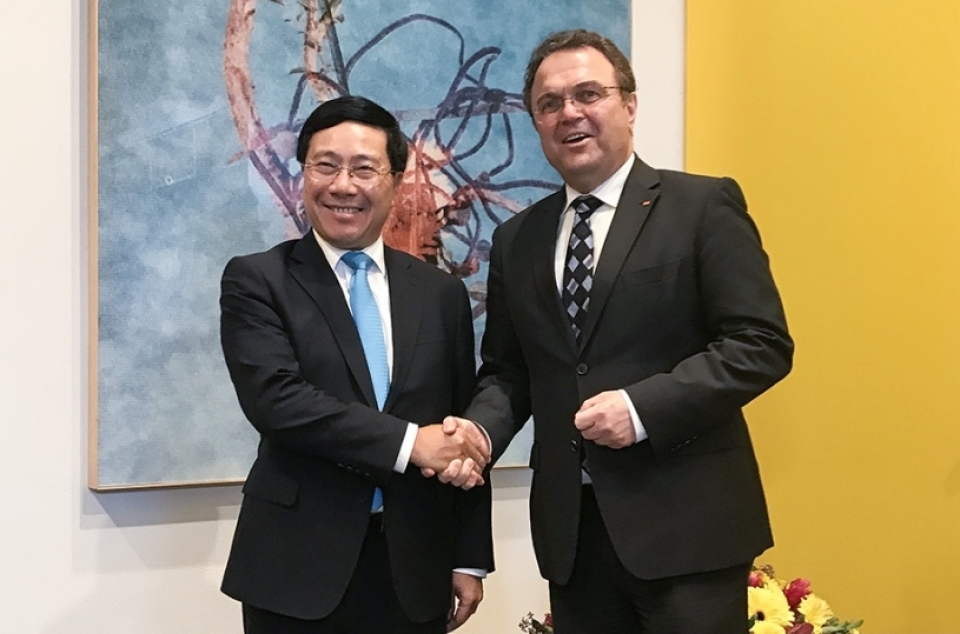 deputy pm fm minh meets with german officials