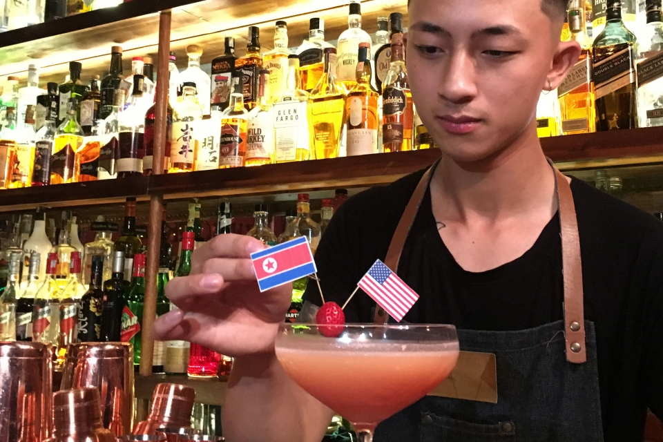 Các quán bar Hà Nội bội thu với các loại đồ uống “thượng đỉnh" Mỹ - Triều