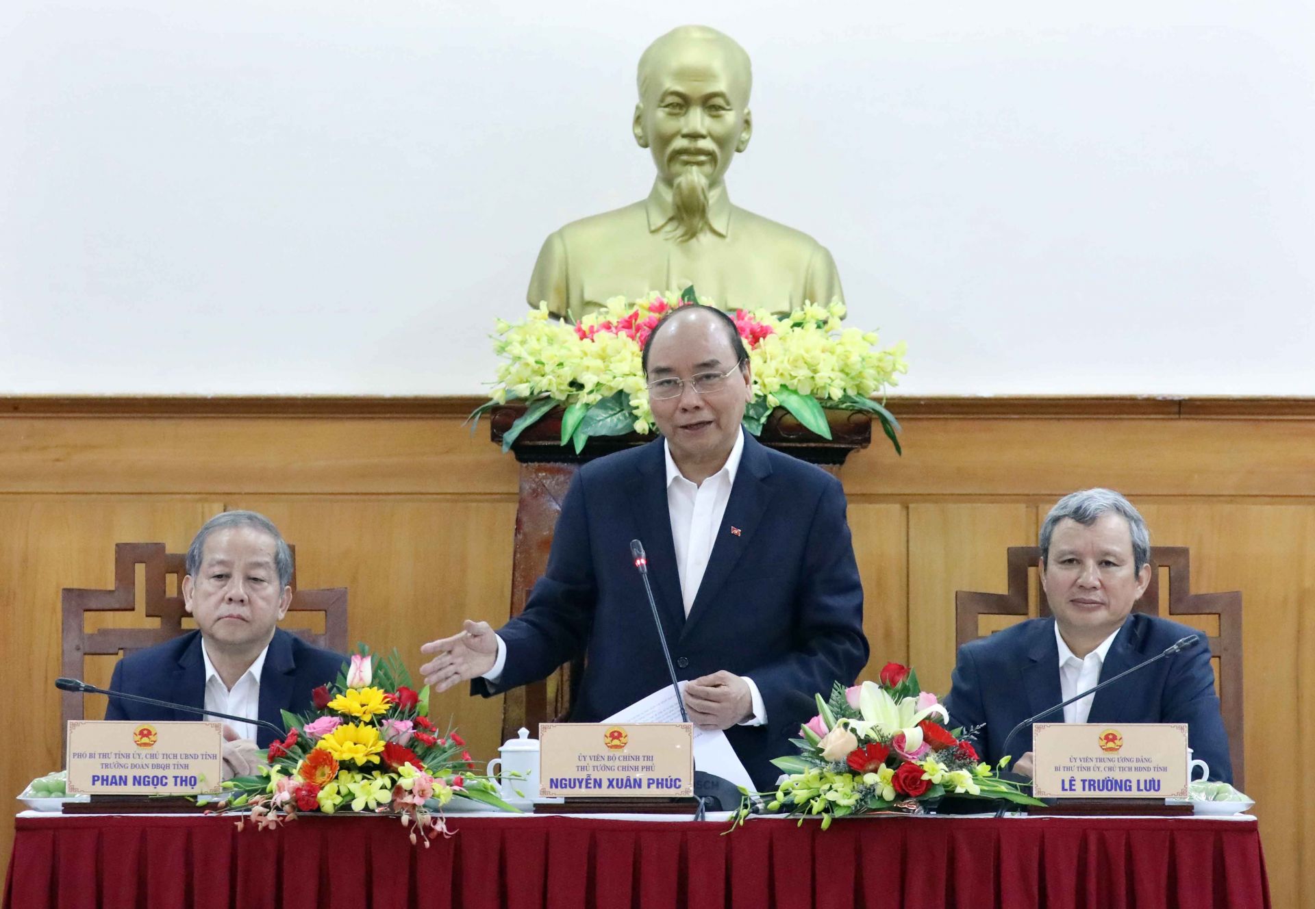 pm thua thien hue must quickly overcome ncov impact