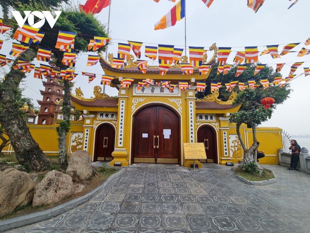 Tran Quoc pagoda remains quiet on the fifth day of the first lunar month, or February 16.