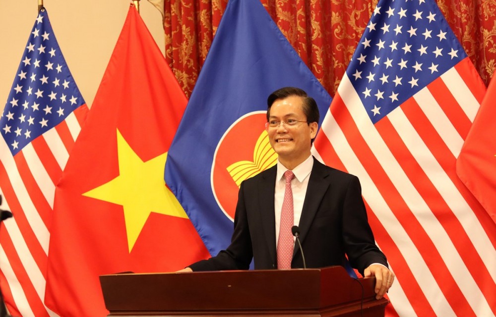 Đại sứ các nước ASEAN tại Washington D.C. trao đổi trực tuyến với Quyền Giám đốc DFC David Marchick