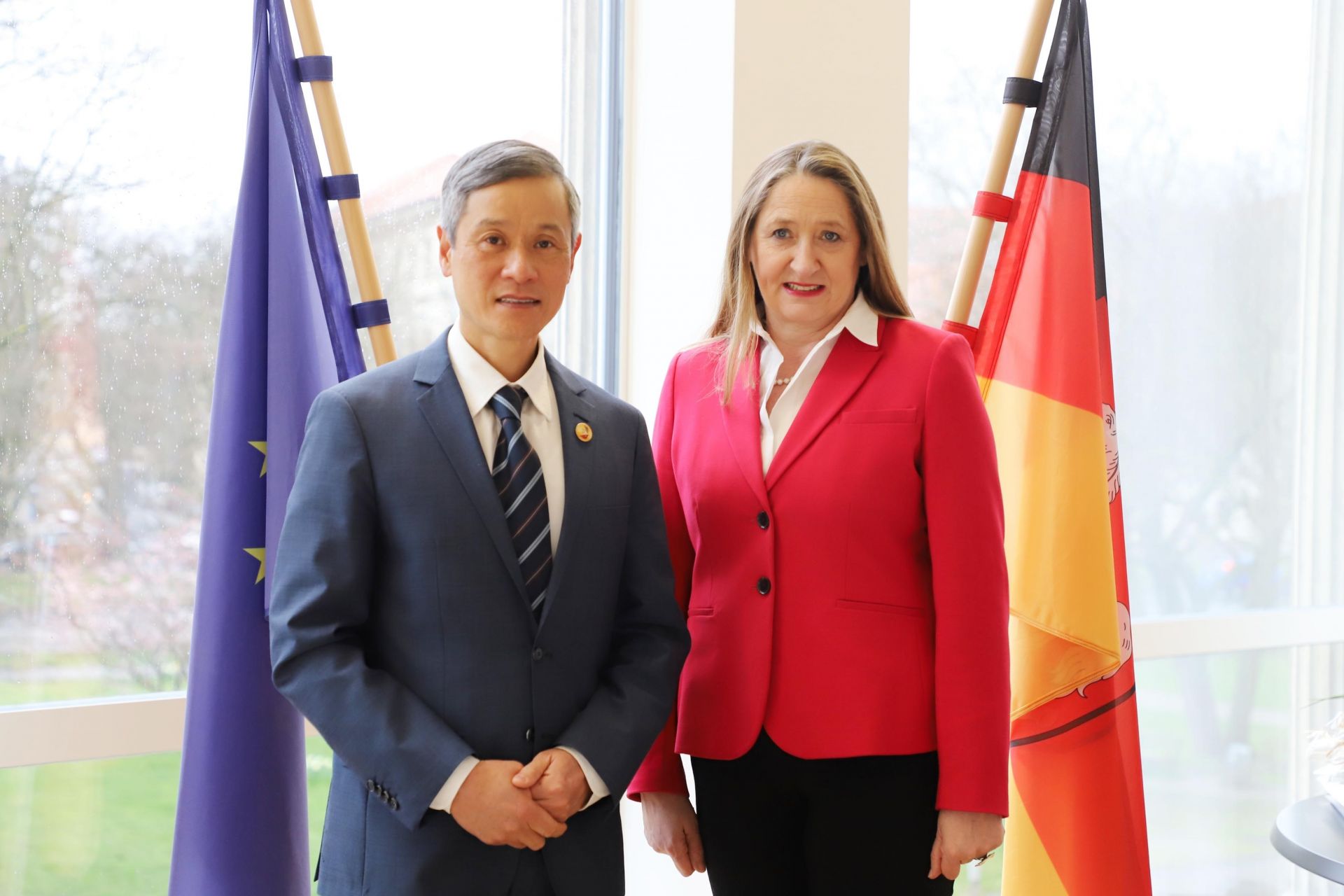 vietnam intensifies ties with german state