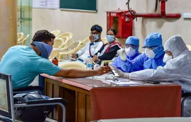 Số ca nhiễm Covid-19 ở Ấn Độ tăng mạnh, giá khẩu trang và dung dịch sát khuẩn được Đạo luật EC bảo vệ