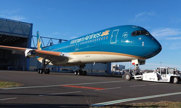 vietnam airlines keeps carrying vietnamese back from europe amid covid 19