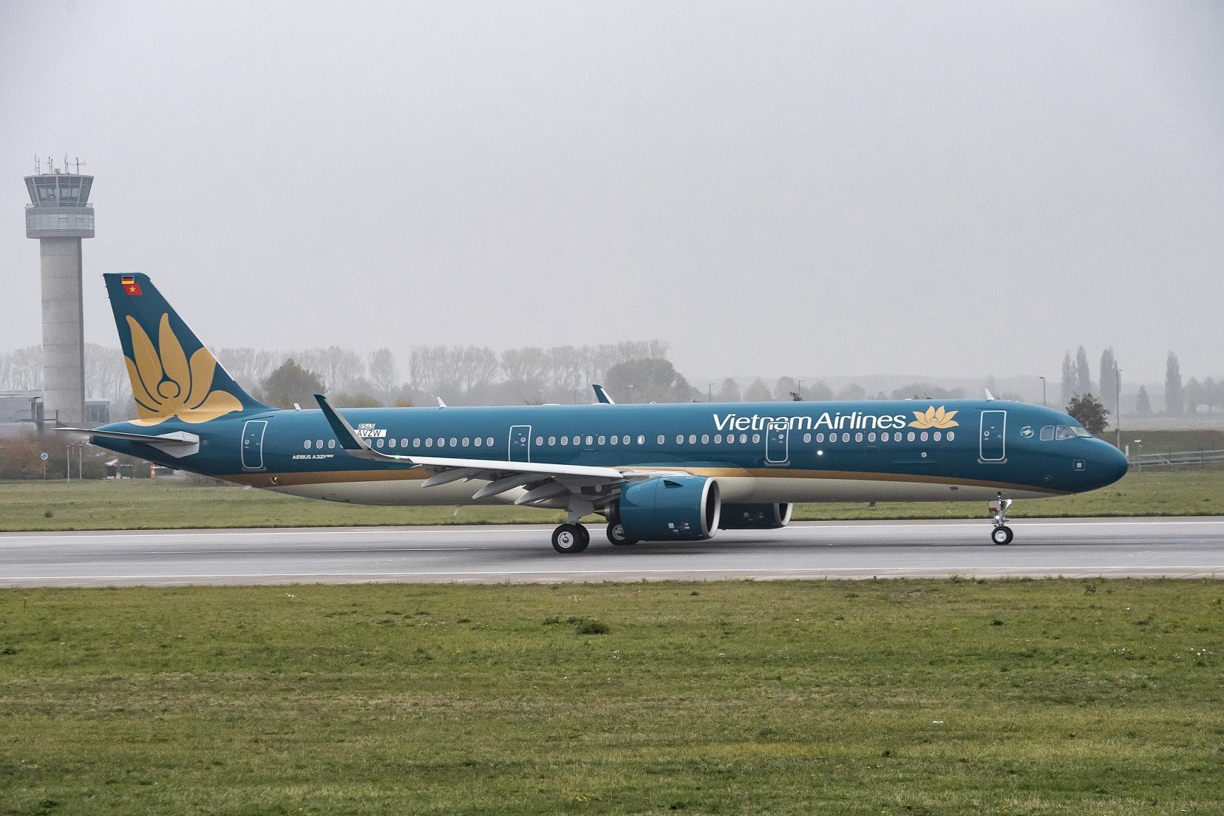 vietnam airlines passengers tofrom con dao eligible for flight date change