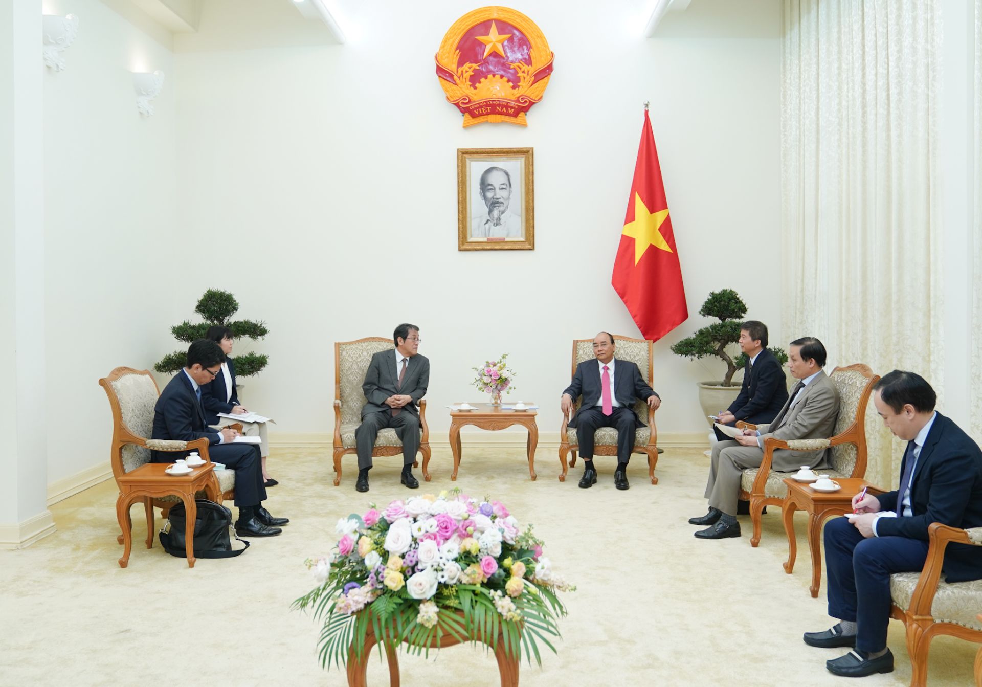 japanese ambassador bids farewell to vietnamese prime minister