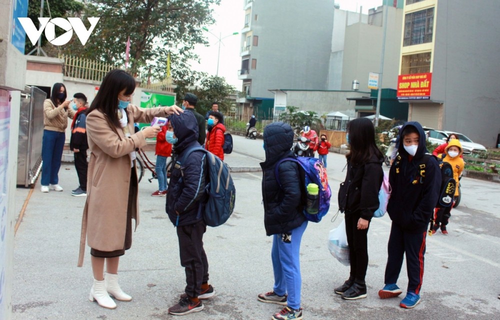 Students head back to school amid tight anti-COVID-19 measures