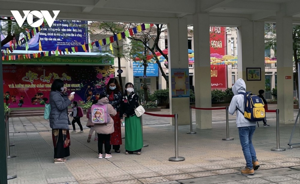 Students head back to school amid tight anti-COVID-19 measures