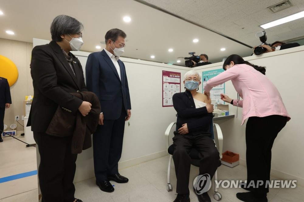 Vaccine ngừa Covid-19 có giúp Tổng thống Hàn Quốc gia tăng độ tín nhiệm?