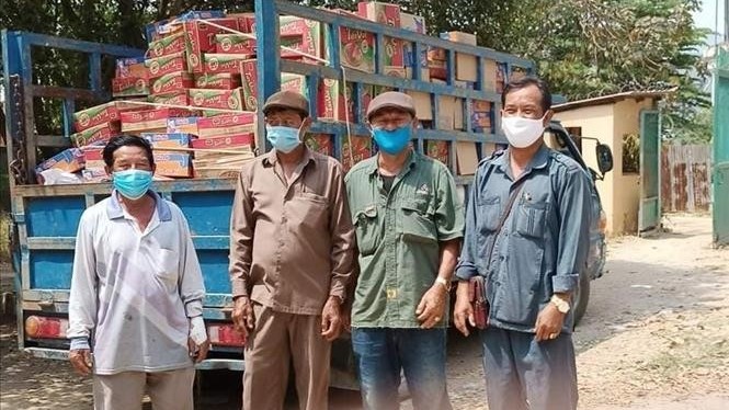 Vietnamese citizens hit by COVID-19 pandemic in Cambodia receive support