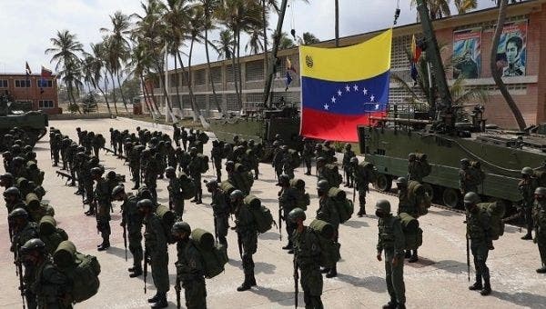 Quân đội Venezuela tiếp tục chiến dịch truy quét các nhóm vũ trang bất hợp pháp