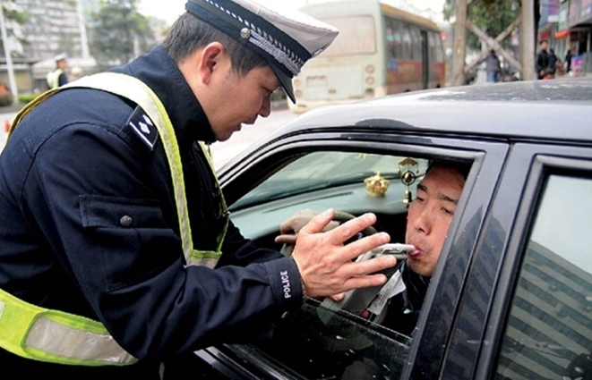 Trung Quốc xử lý nghiêm khắc lái xe uống rượu bia