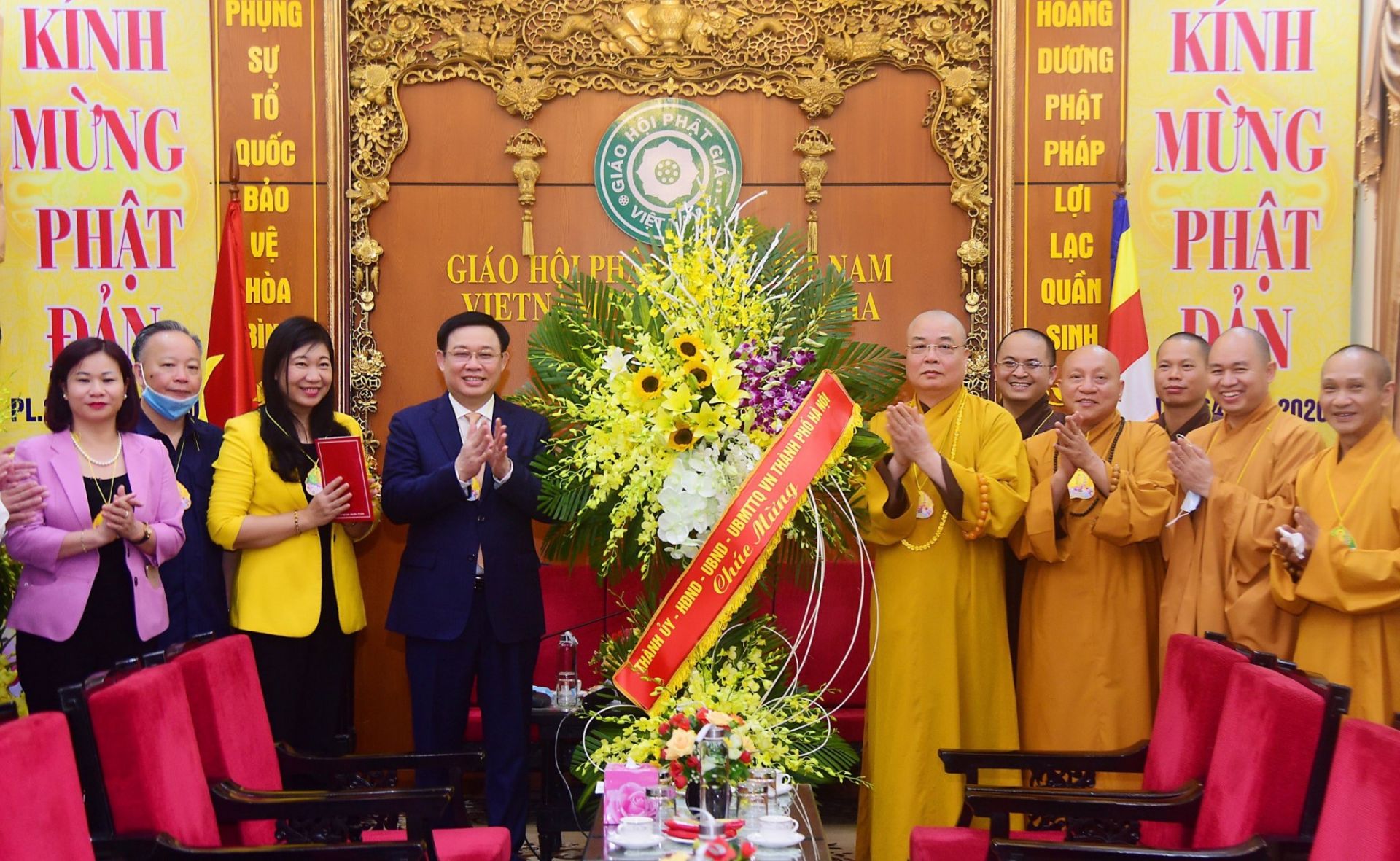 ha noi leader extends greetings on lord buddhas birthday