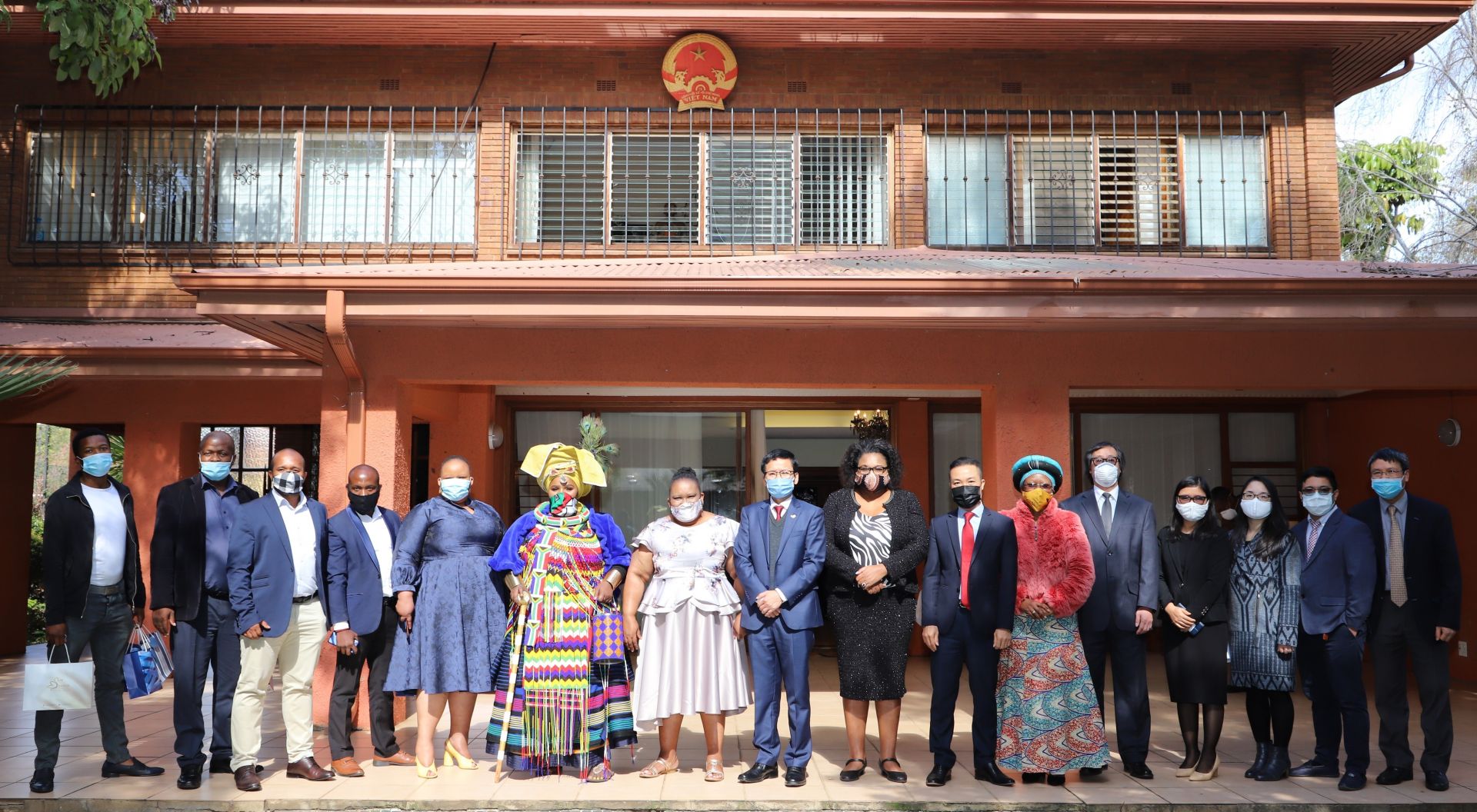 vietnam presents gift to south africa to help fight covid 19 epidemic