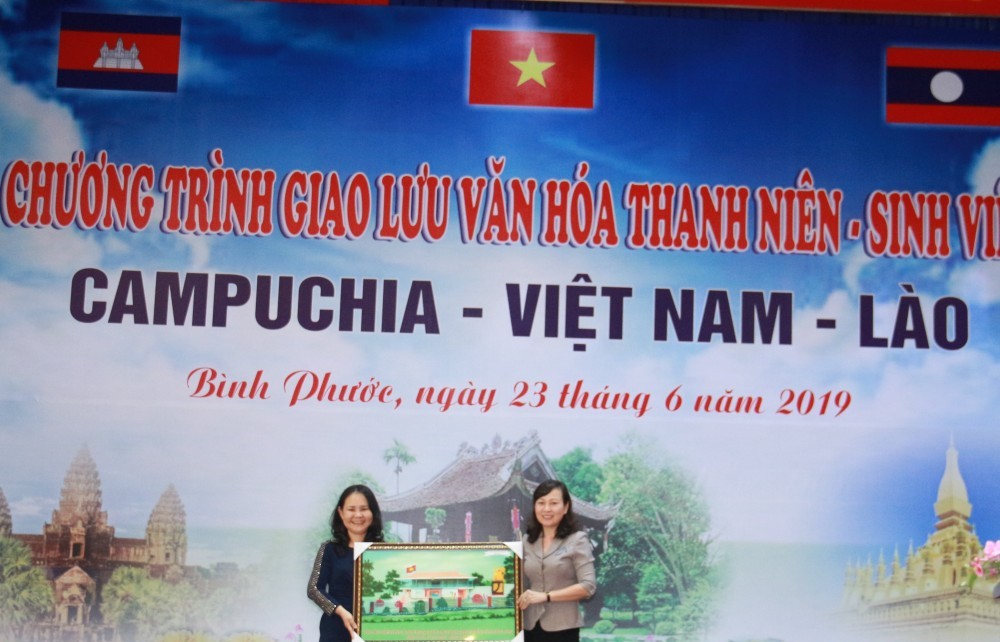 Thắm tình hữu nghị sinh viên Campuchia - Việt Nam - Lào