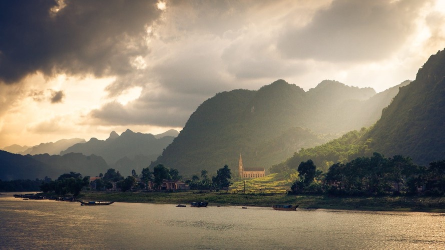 majestic phong nha ke bang national park through lens of foreign photographer