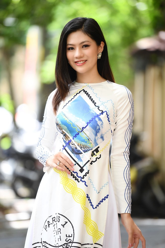 Miss Huong Giang looks wonderful in a white outfit. 3638 img 7536 uglq