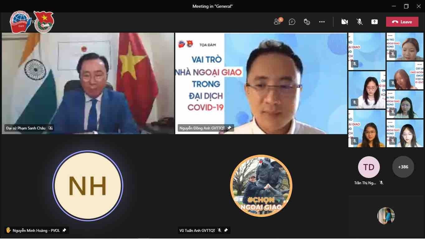 Đại sứ Phạm Sanh Châu chia sẻ 'vai trò nhà ngoại giao trong đại dịch Covid-19' với sinh viên ngoại giao