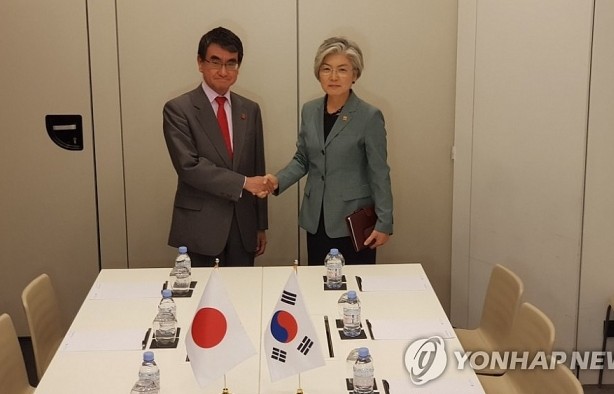 Ngoại trưởng Hàn Quốc và Nhật Bản điện đàm về thương mại và vụ Triều Tiên phóng tên lửa