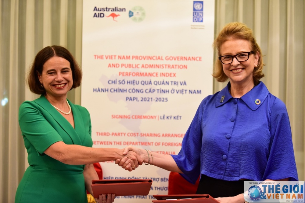 3324 1 yyi sy australia robyn mudie va tryyng yyi diyn undp caitlin wiesen tyi ly ky kyt