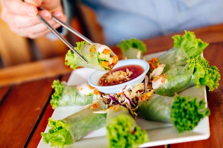 Fresh Vietnamese spring rolls honoured by foreign media outlets 4912 spring rolls 3 rlzn