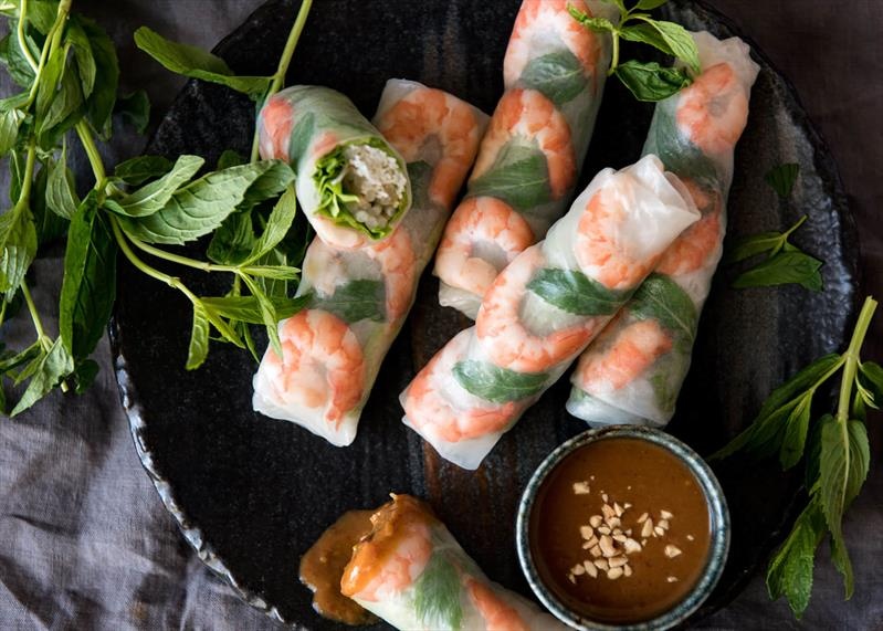 Fresh Vietnamese spring rolls honoured by foreign media outlets 5106 cach lam goi cuon tom thit cuc ki hap dan 245587 800