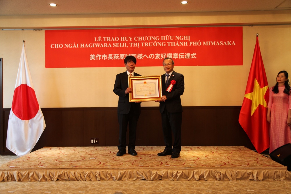 japanese governor honoured with vietnams friendship medal